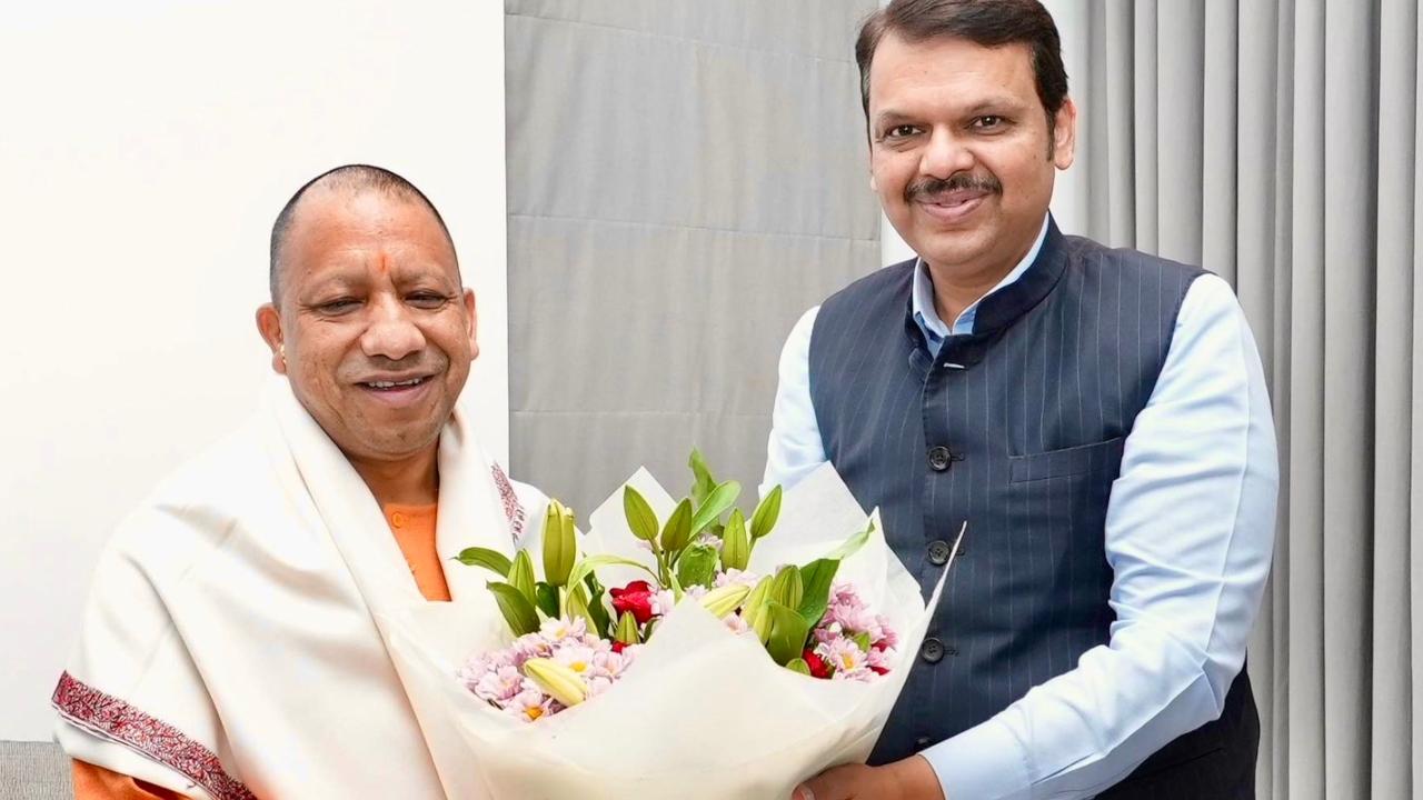 UP CM Yogi Adityanath landed in Pune on Sunday morning and was welcomes by Deputy chief minister of Maharashtra, Devendra Fadnavis 
