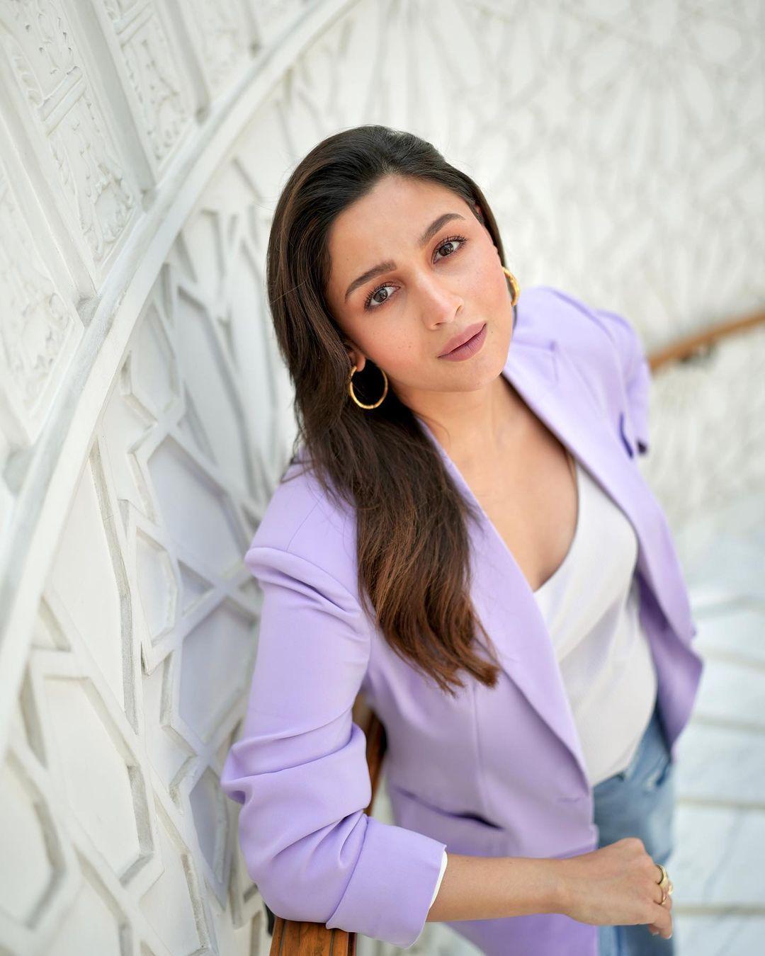 The lavender blazer brings boss-lady vibes to her otherwise casual outfit, and she completes the look with a pair of stylish blue ankle-length jeans for a polished and professional appearance.