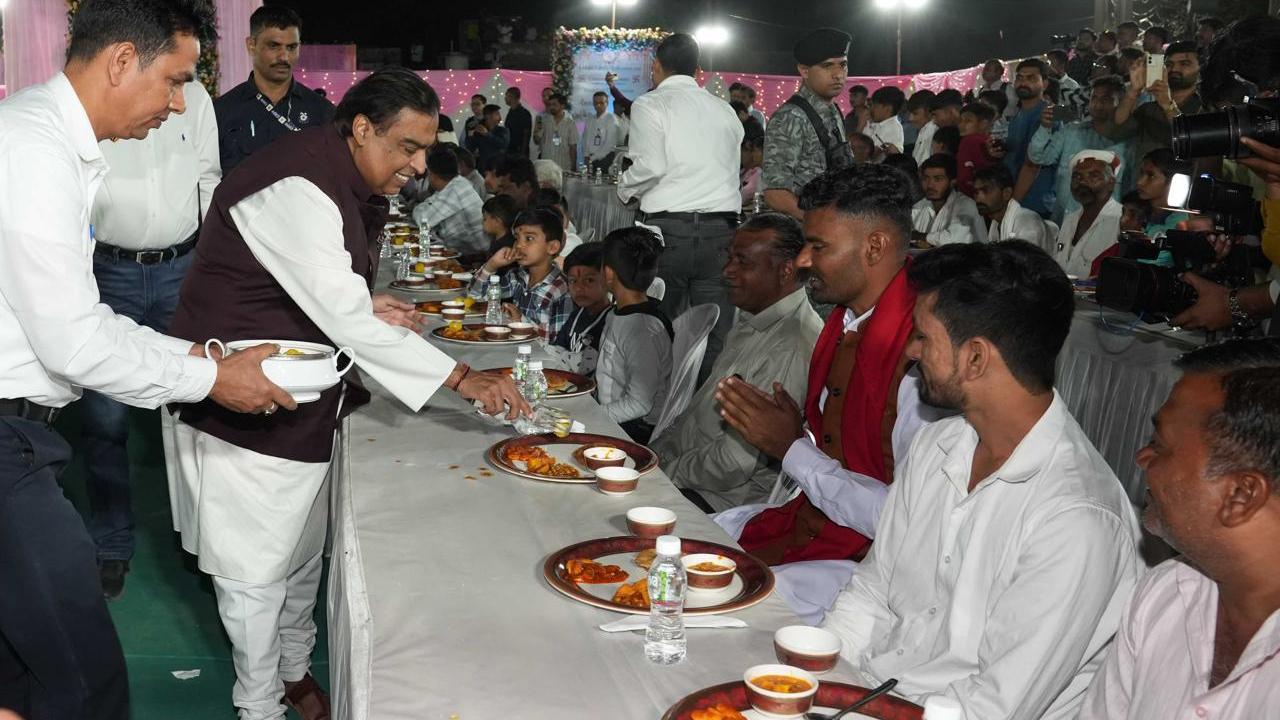 In addition to Mukesh Ambani and Anant Ambani, various other members of the Ambani family participated in serving traditional Gujarati cuisine to villagers