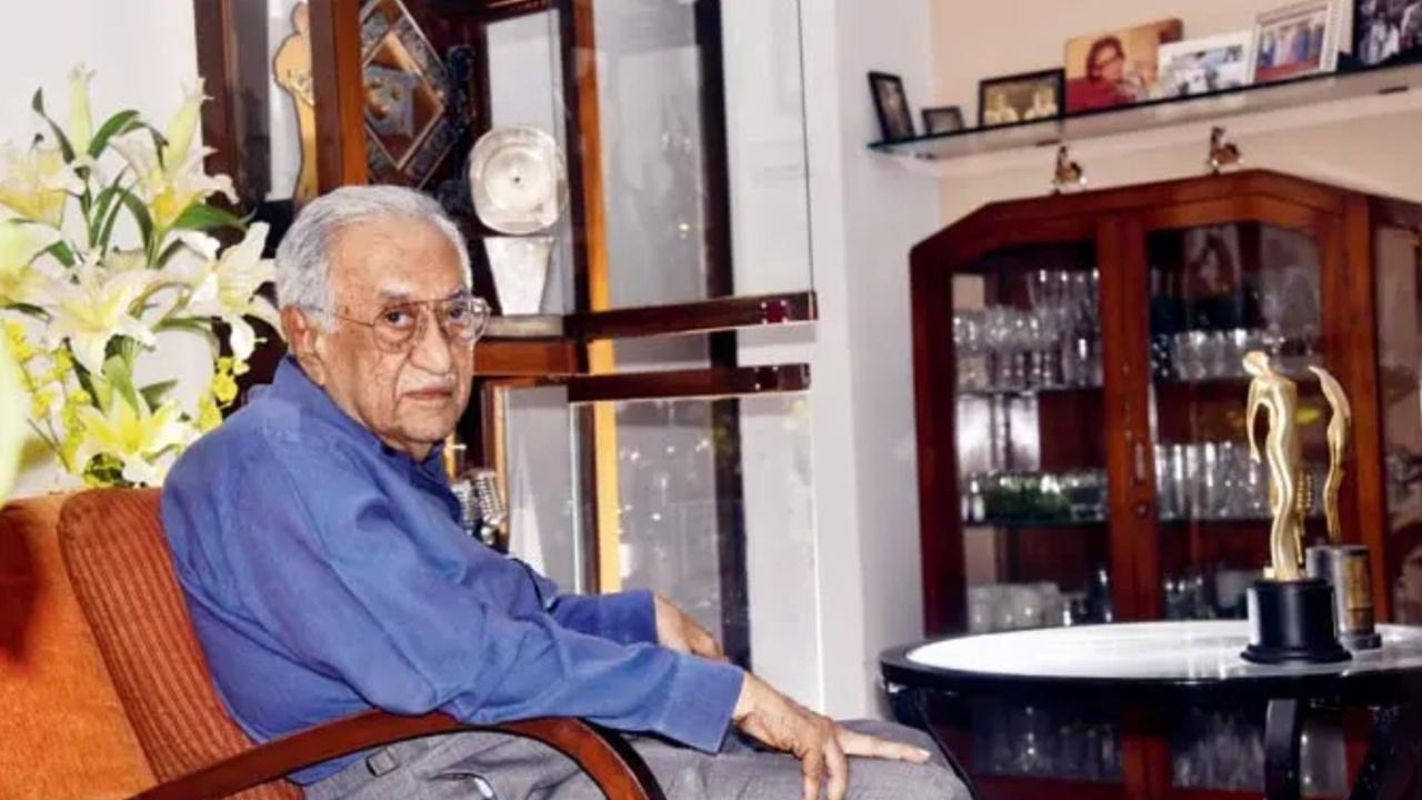 Echoes of Ameen Sayani: How Indian RJs pay tribute to his timeless voice