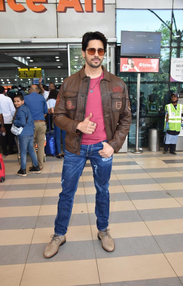 Sidharth Malhotra spotted at Jamnagar airport