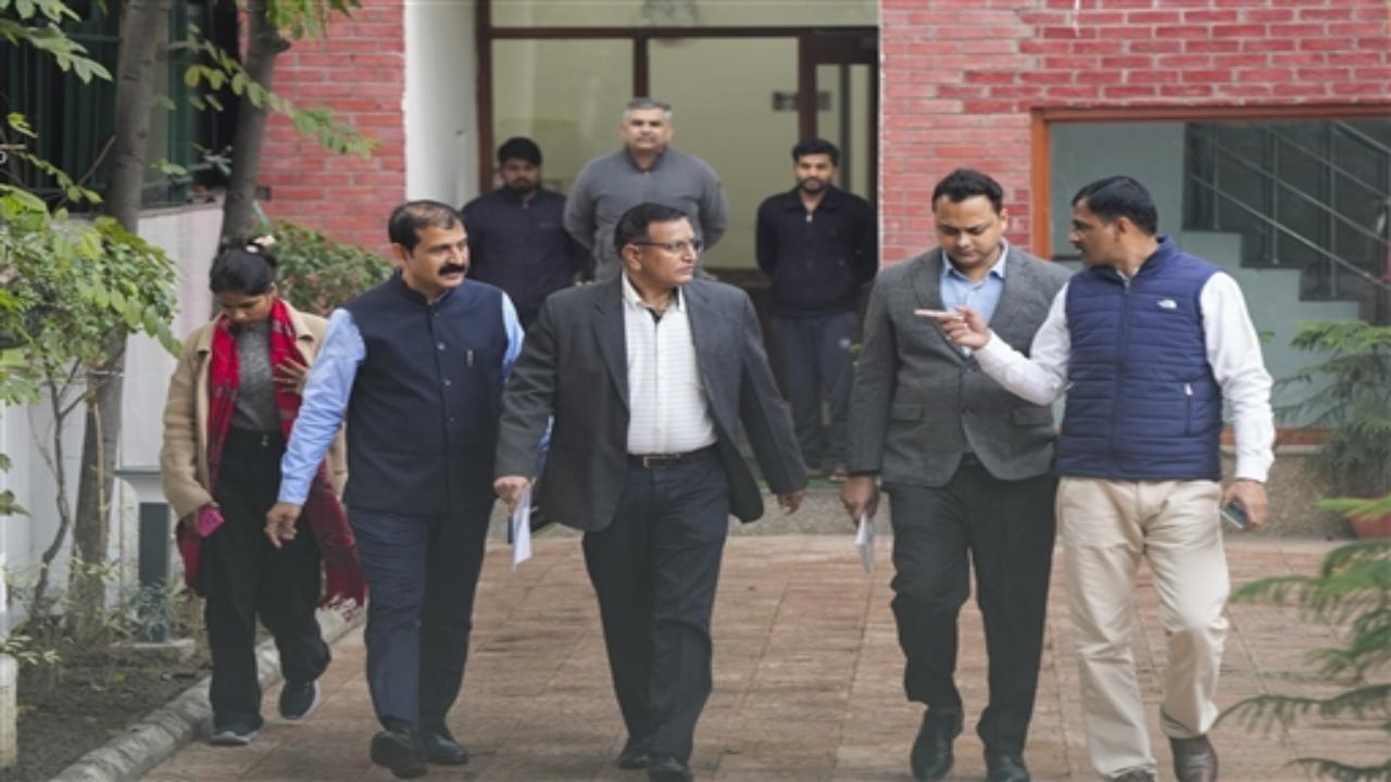Delhi Police Crime Branch officials at the residence of Delhi minister Atishi Singh to serve her a notice regarding investigation into AAP's claim that the BJP was trying to poach its MLAs, in New Delhi, Sunday, Feb. 4, 2024. PTI Photo