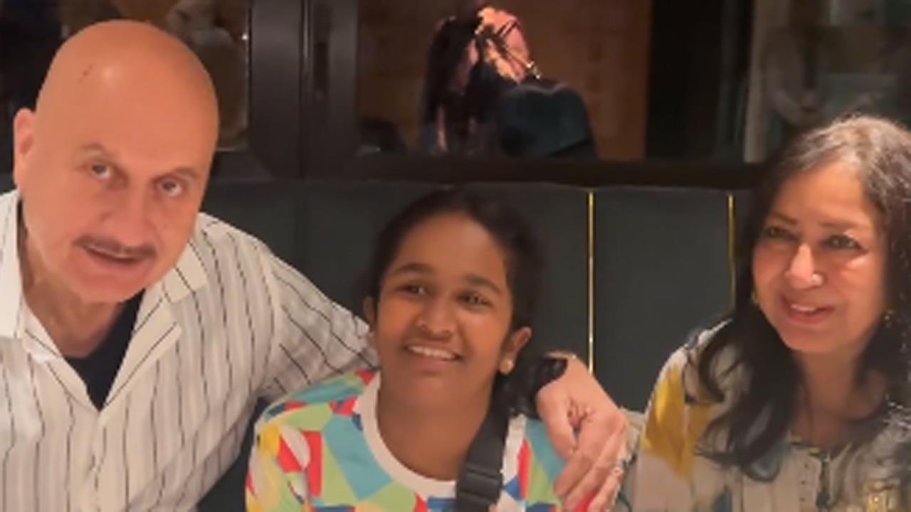 Anupam Kher shares heartwarming video with Satish Kaushik's daughter Vanshika from 'Kaagaz 2' screening