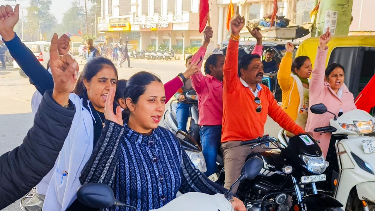 Members of Nursing Unions also supported farmers' Bharat Bandh call in Patiala