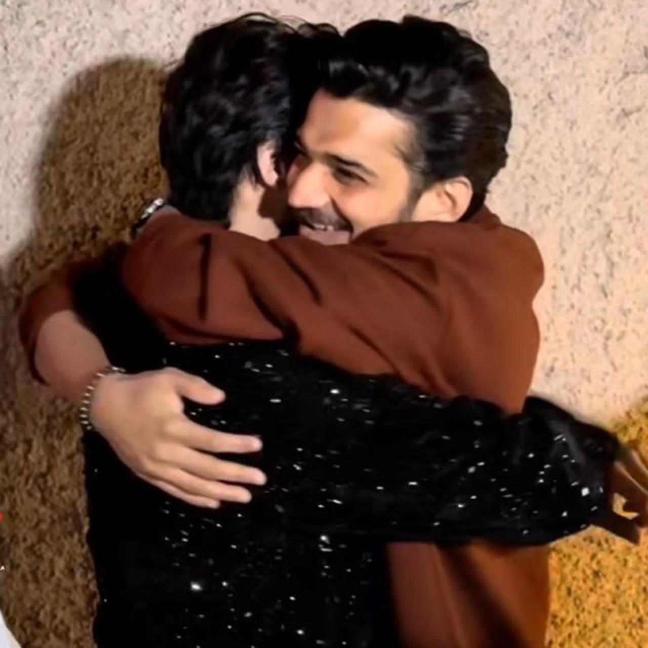 Munawar Faruqui won the Bigg Boss 17, while Abhishek because the first runner-up. The two of them share no animosity as they were seen hugging and being pally at the reunion (Pic/Varinder Chawala)