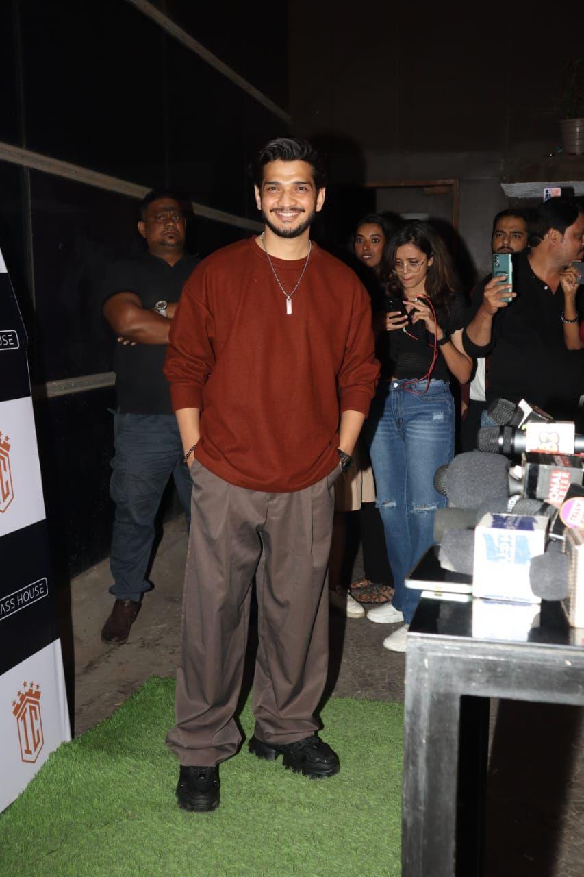 Munawar was dressed in an all-casual look. The Bigg Boss 17 winner wore a brown sweatshirt along with neutral-toned trousers