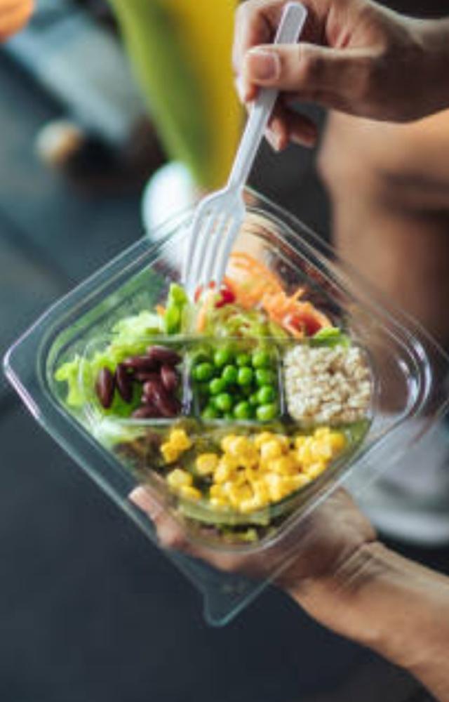 Consuming large meals or foods rich in fat, fibre, or artificial sweeteners can exacerbate bloating by delaying digestion and causing gas buildup
