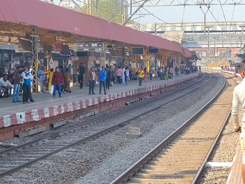 Central Railway to carry out mega block on both main and harbour line on Sunday | News World Express