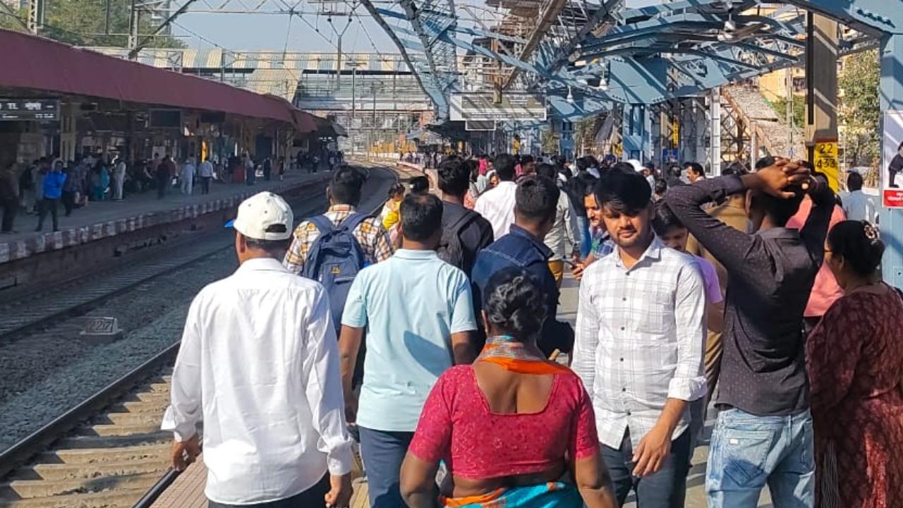 A five-hour jumbo block was carried by Western line for Sunday, February 11. The jumbo block was conducted from at 10 AM to till 3 PM on fast line between Santacruz and Goregaon stations