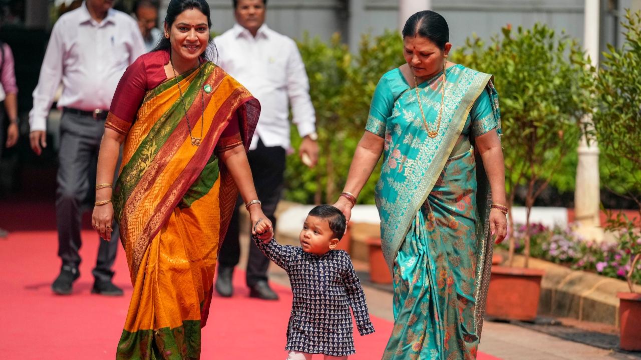Meanwhile, to everyone's surprise, NCP MLA Saroj Babulal Ahire arrived with her child during the Budget session at Vidhan Bhavan on Tuesday