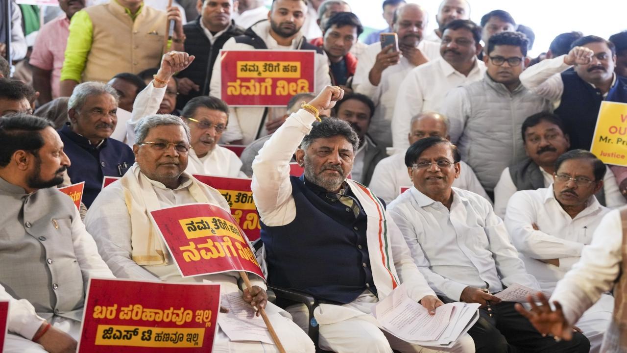 Delhi: Karnataka CM, Dy CM and Congress leaders protest at Jantar Mantar