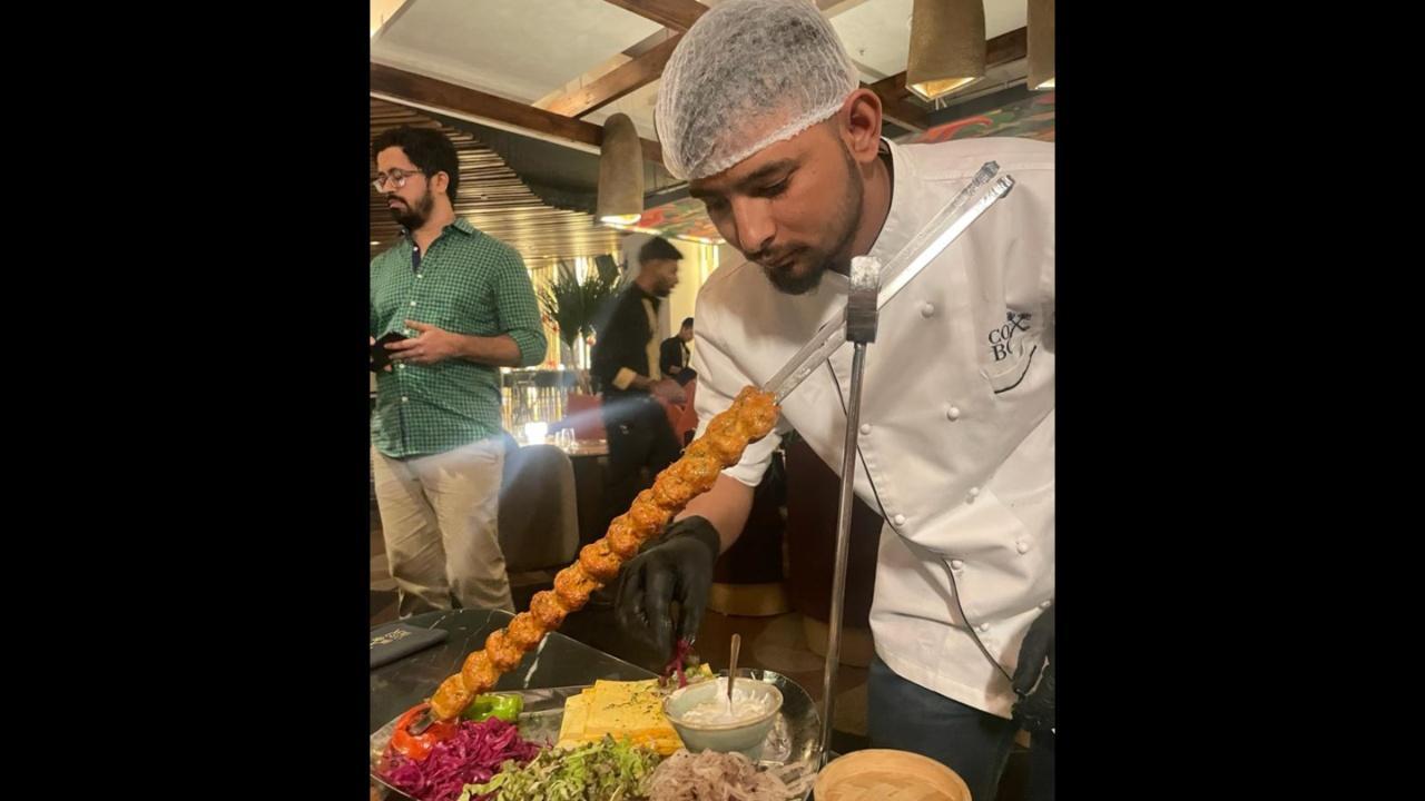 Visit Cosy Box to witness the authentic craft of whipping up a Chicken Urfa kebab live by the in-house Turkish Chef – Sedat