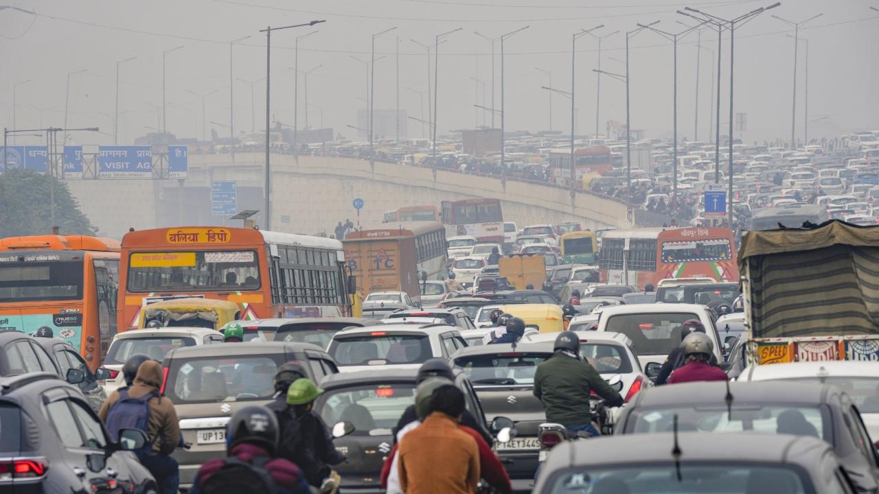 Commuters had a harrowing time as they battled traffic jams, with Delhi being turned into a fortress to thwart the entry of farmers. Heavy traffic congestion was seen at Delhi-Gurugram Expressway