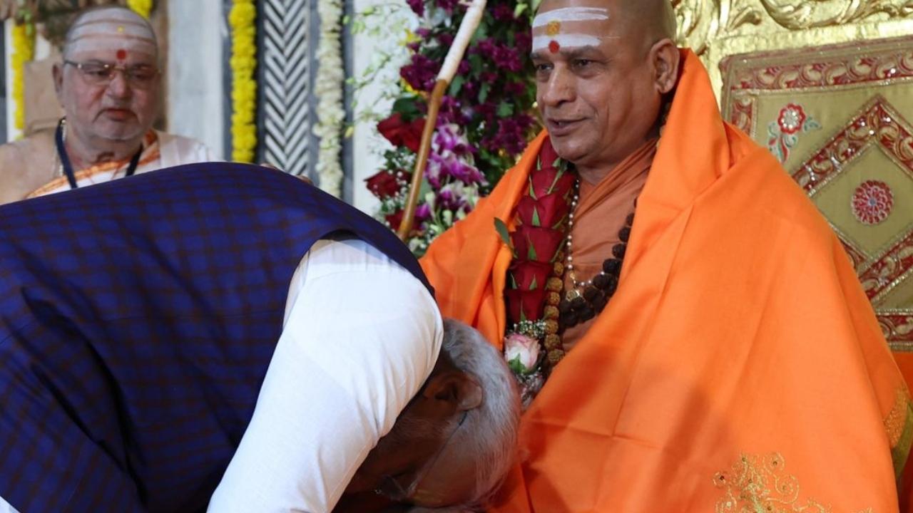 Modi also offered prayers at the Lord Sri Krishna temple in Dwarka