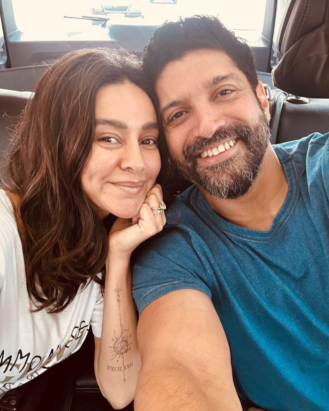 On their anniversary in 2024, Shibani Dandekar posted this selfie with the love of her life. She captioned the picture, 