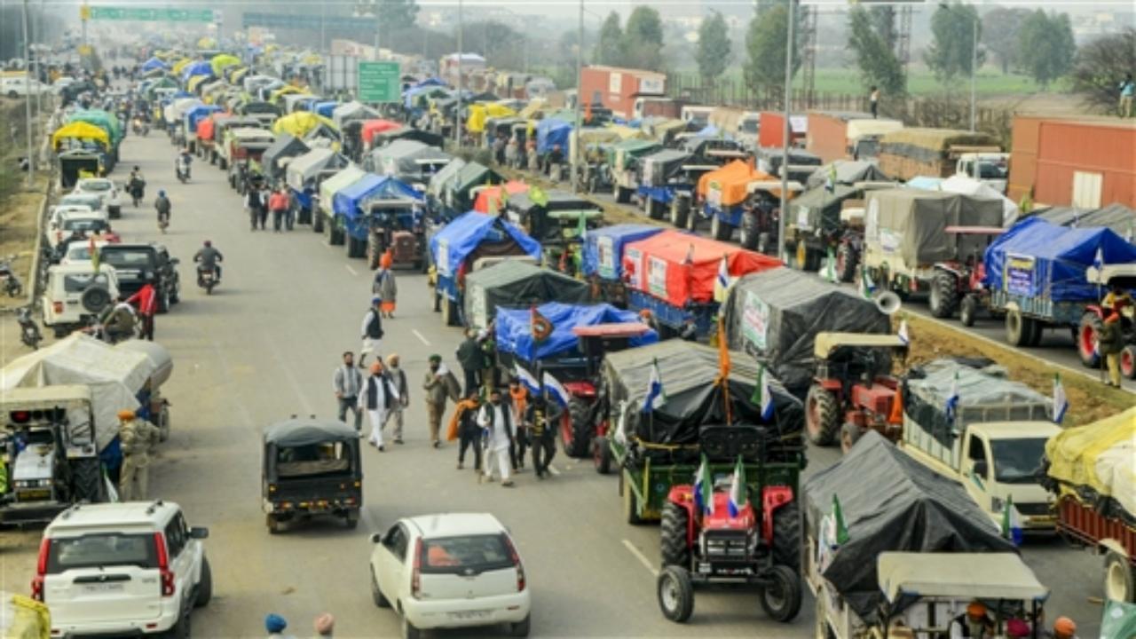 The Delhi Police also closed all the entry and exit points of the nearby streets and villages connecting the highway near Tikri Metro Station