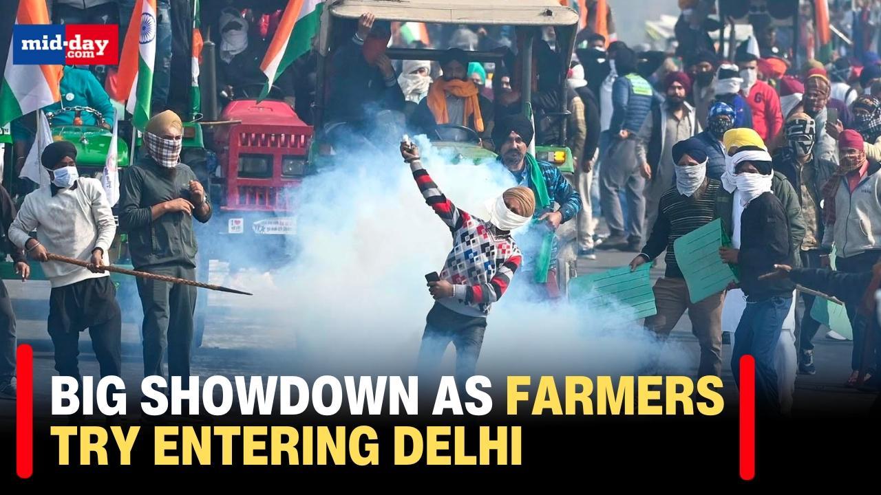 Farmers Protest 2024: Protesting farmers forcibly remove the barricades