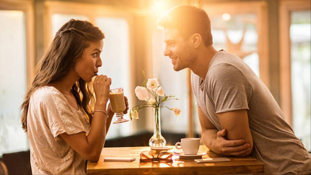 Seven easy flirting tips by expert to woo your crush