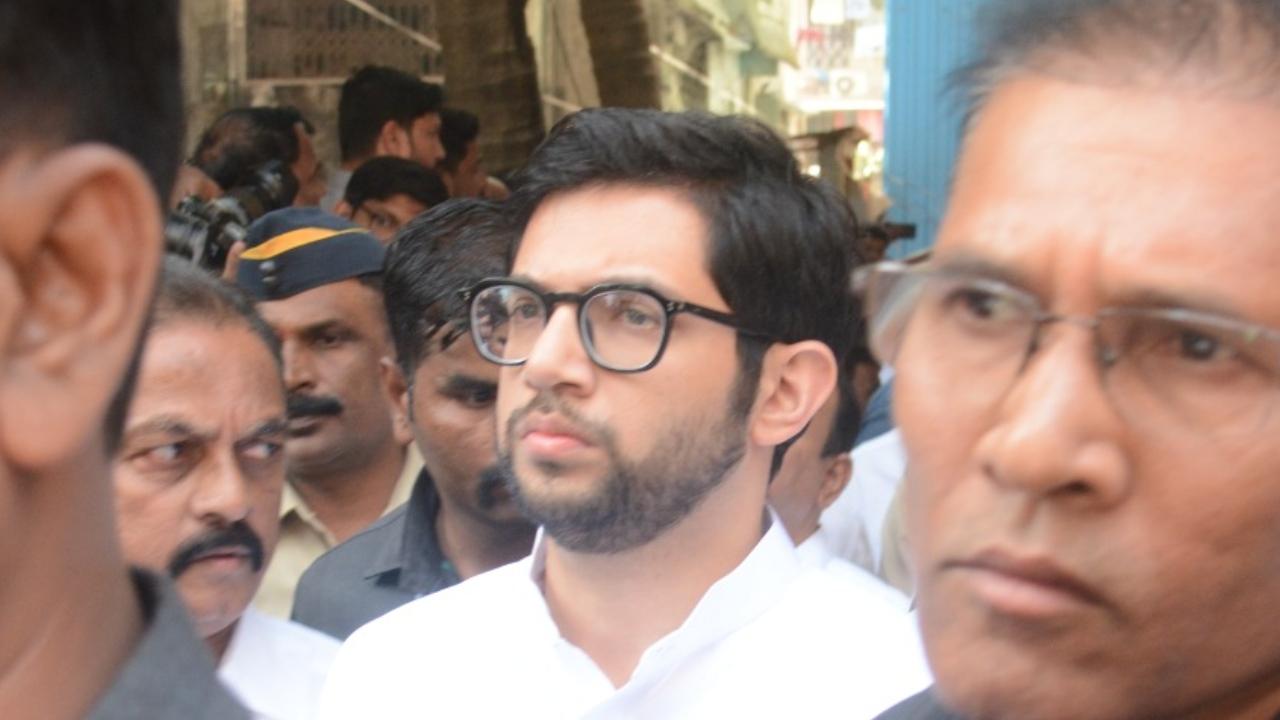 Police suspect that there was a tussle between Abhishek Ghosalkar and his killer Mauris Noronha, who had political aspirations