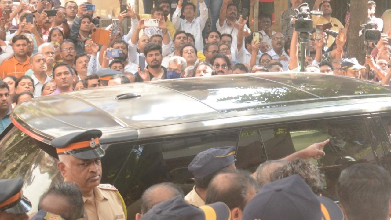 Along with Uddhav Thackeray, his son Aaditya Thackeray and wife Rashmi also attended funeral of Abhishek Ghosalkar