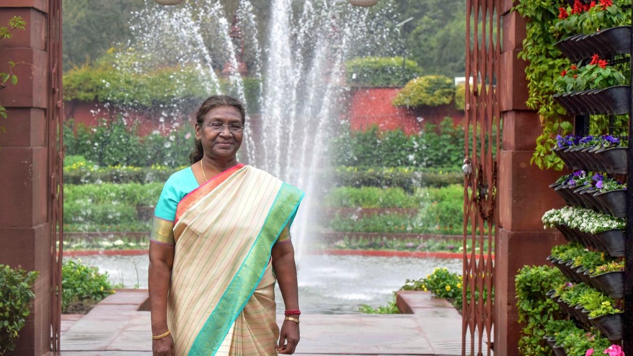 An elevated artistic 'Amrit Udyan' garden signature has been placed in the backdrop of the theme garden to provide a beautiful selfie point as well