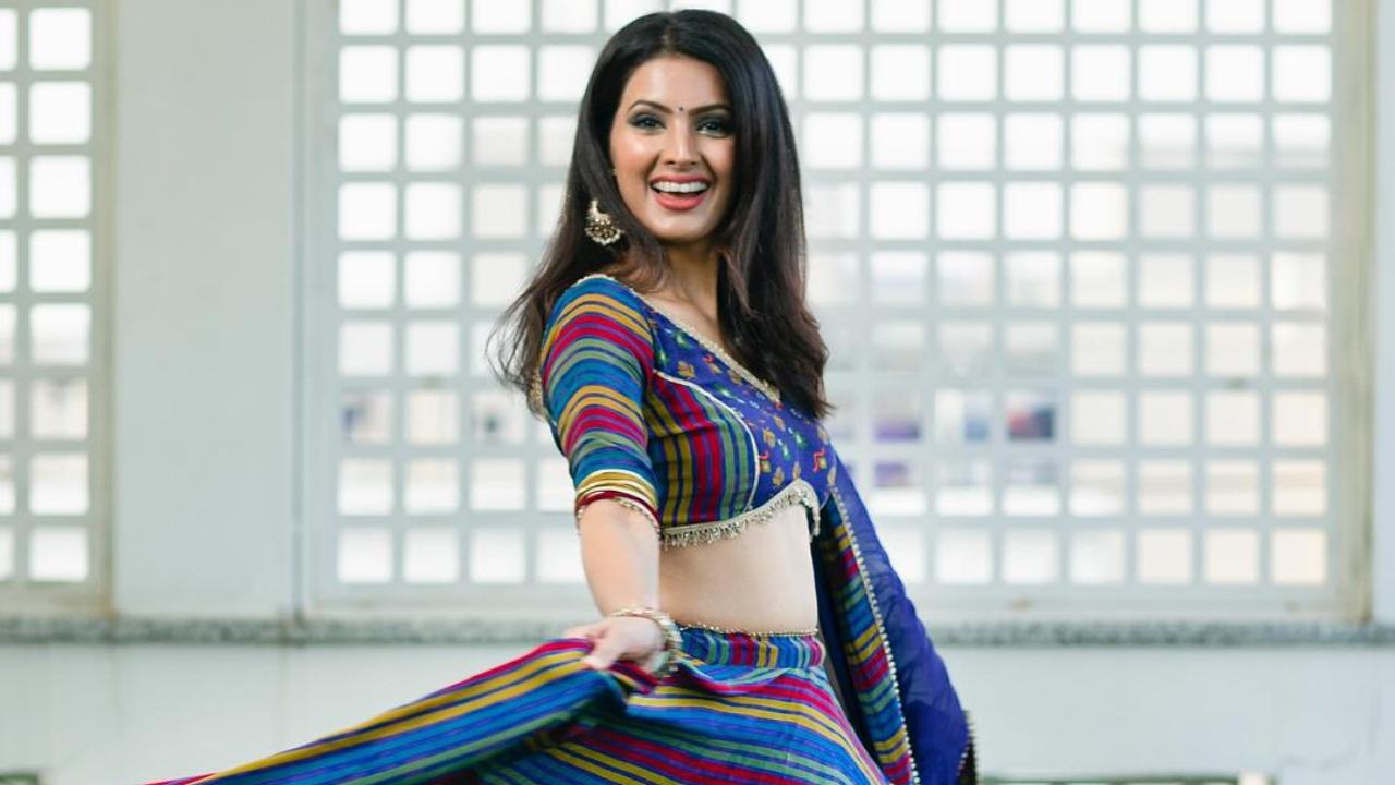 Geeta Basra took to Instagram and shared a series of pictures in a blue lehenga