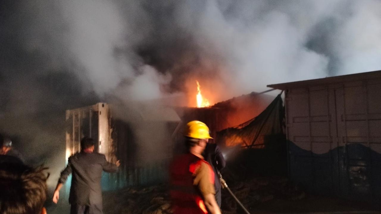 A 35-year-old man narrowly escaped after a container serving as temporary accommodation for him caught fire in the early hours of Friday in Maharashtra's Thane city, an official said