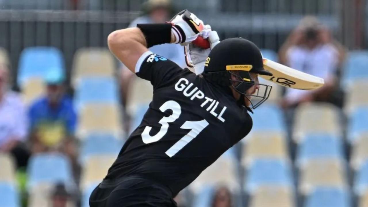 Martin Guptill
Martin Guptill is the first Kiwi batsman to score a double century in ODIs. He scored 237 runs in 163 balls including 24 fours and 11 sixes. He achieved the feat during a match between New Zealand and West Indies