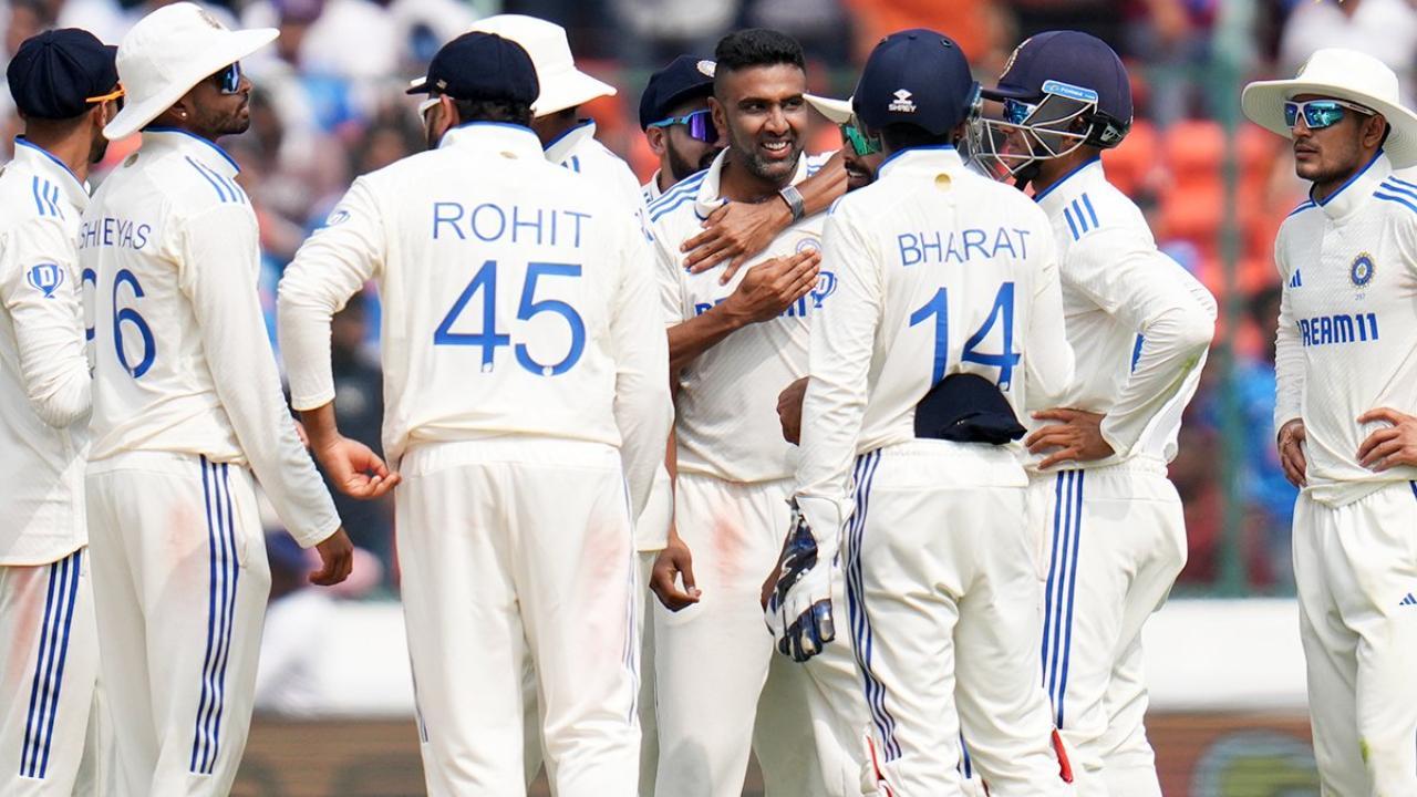 India leave door ajar for England after setting record 399-run target