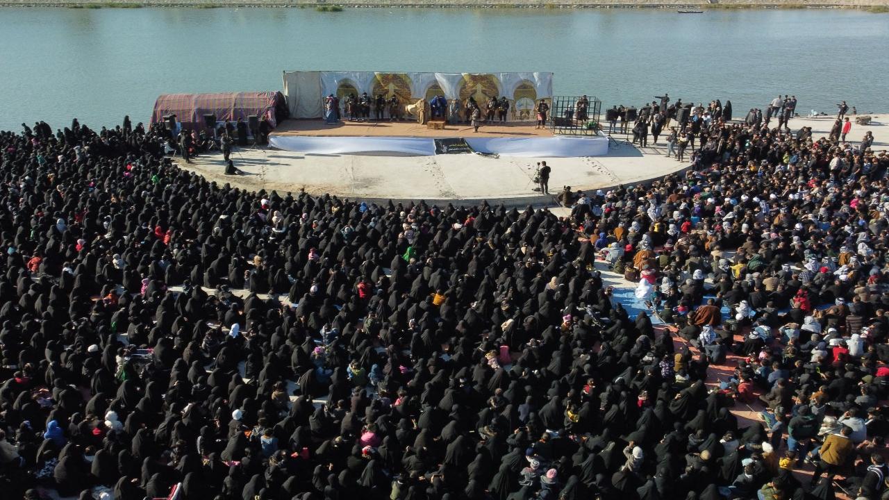 Large numbers of Shia mourners in Iraq's Kadhimiya near Baghdad, to commemorate the death anniversary of Imam Musa Al-Kadhim