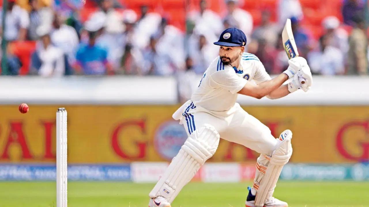 Shreyas Iyer
In a test match against New Zealand in 2021, Mumbai-born Shreyas Iyer slammed 105 on his debut in the game's longest format. He faced 171 balls in which he registered 13 fours and 2 sixes