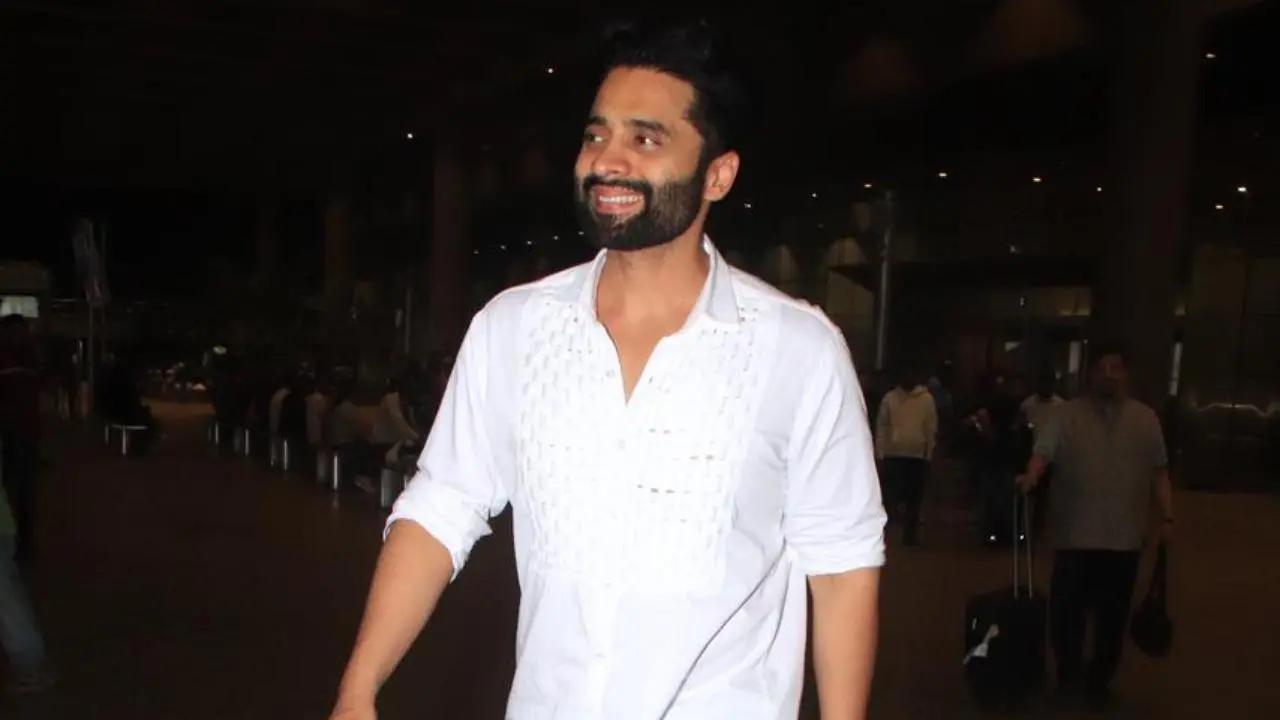 Actor-producer Jackky Bhagnani was spotted at the Mumbai airport on Thursday morning. The paps teased him about his wedding expecting an official confirmation. Read more