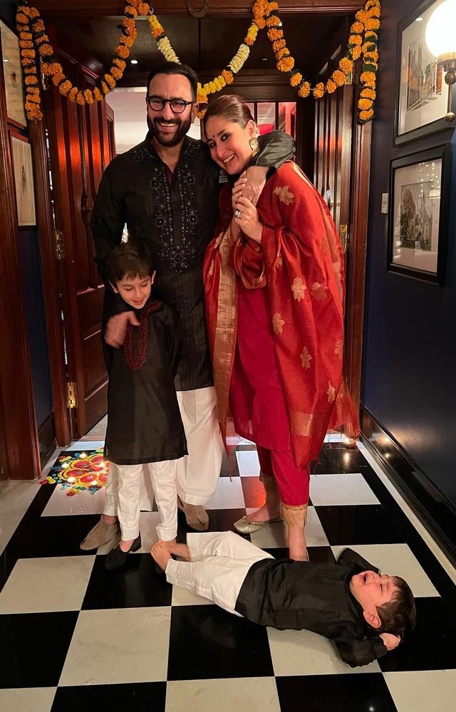 As a mother of two, it can be a hustle to get that perfect family picture. Kareena too struggled here to make it happen. However, the best part is that she lets her kids be and goes with the flow