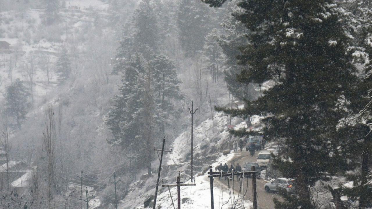 Meanwhile, Udhampur district in Jammu and Kashmir witnessed a sudden dip in temperature on Sunday