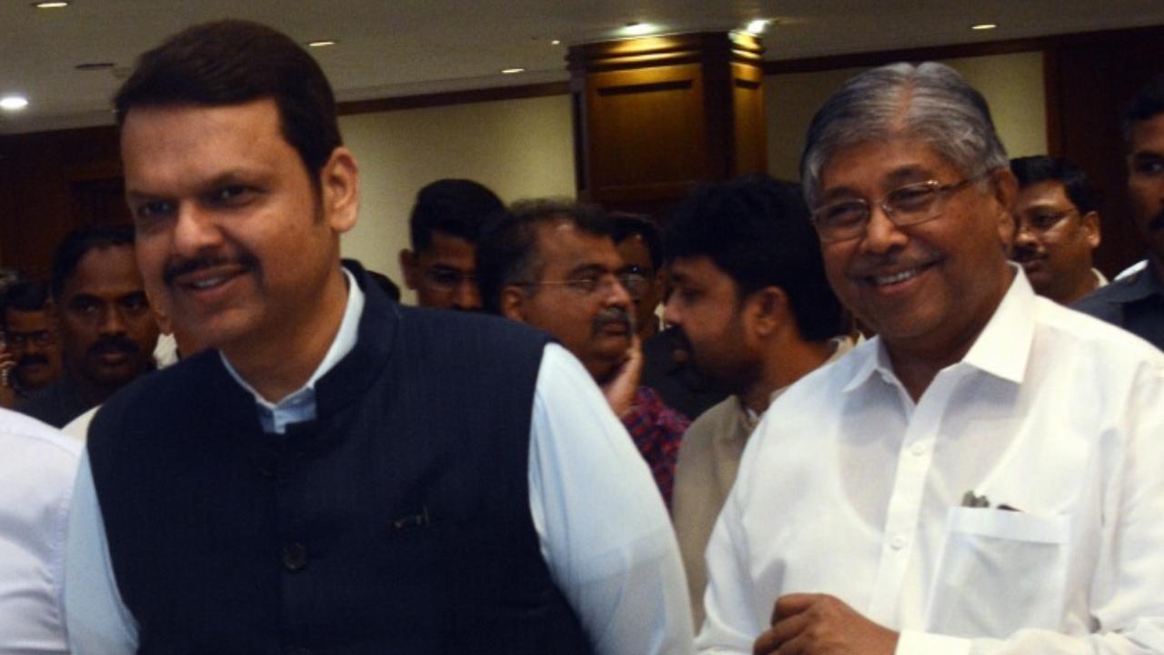 Manoj Jarange announced that he would march to Mumbai and protest outside Devendra Fadnavis; official residence 'Sagar bunglow' at Malabar Hill, Mumbai. Addressing a gathering, Jarange claimed that Fadnavis was trying to defame him by roping in people to malign his image 