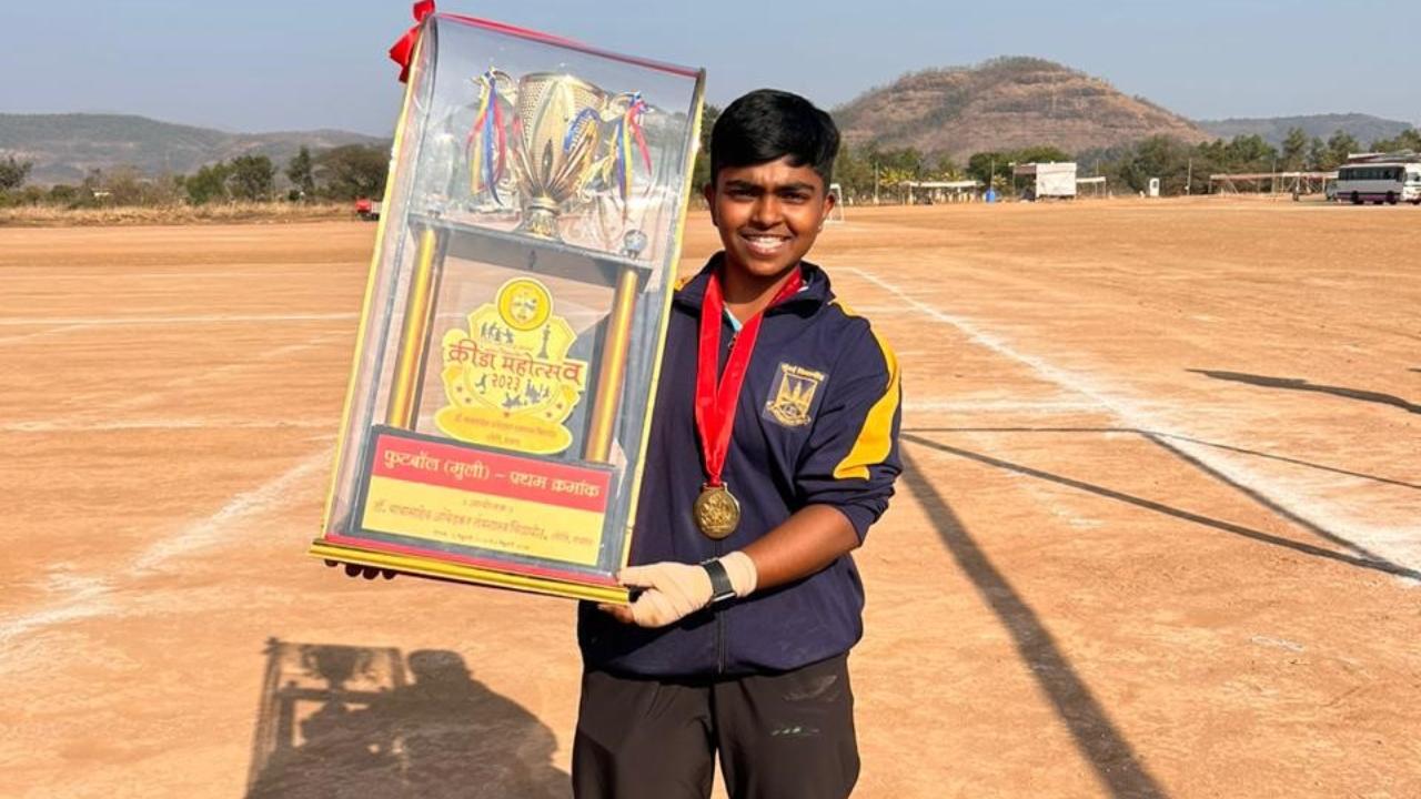 Skipper and striker Bhumika Mane with the winner's trophy