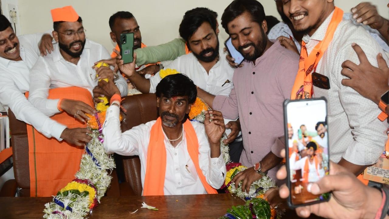 Meanwhile, Manoj Jarange on Tuesday appealed to members of the Maratha community to submit memorandums to MLAs in their areas, asking them to raise their voices to strengthen the law for reservation when a special session of the state legislature is convened