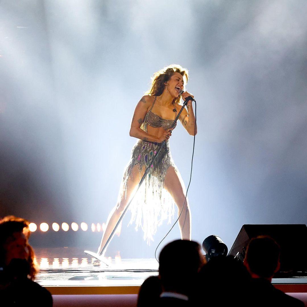 Miley Cyrus lit up the stage at the Grammys 2024, singing her chart-topping hit 'Flowers', from her Endless Summer Vacation album. The star wore a silver Bob Mackie minidress as she got the audience, including Taylor Swift and Kelsea Ballerini, dancing.