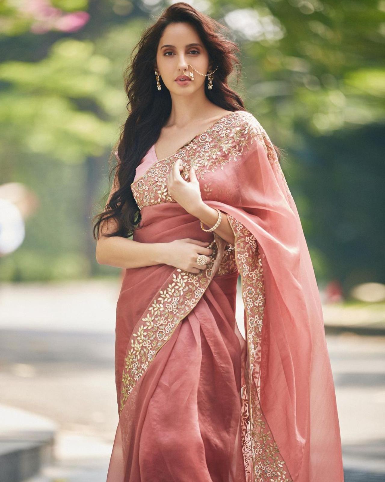 This georgette saree comes with a border that grabs all the attention. Subtle yet elegant, Nora enhanced the look with some desi jewellery