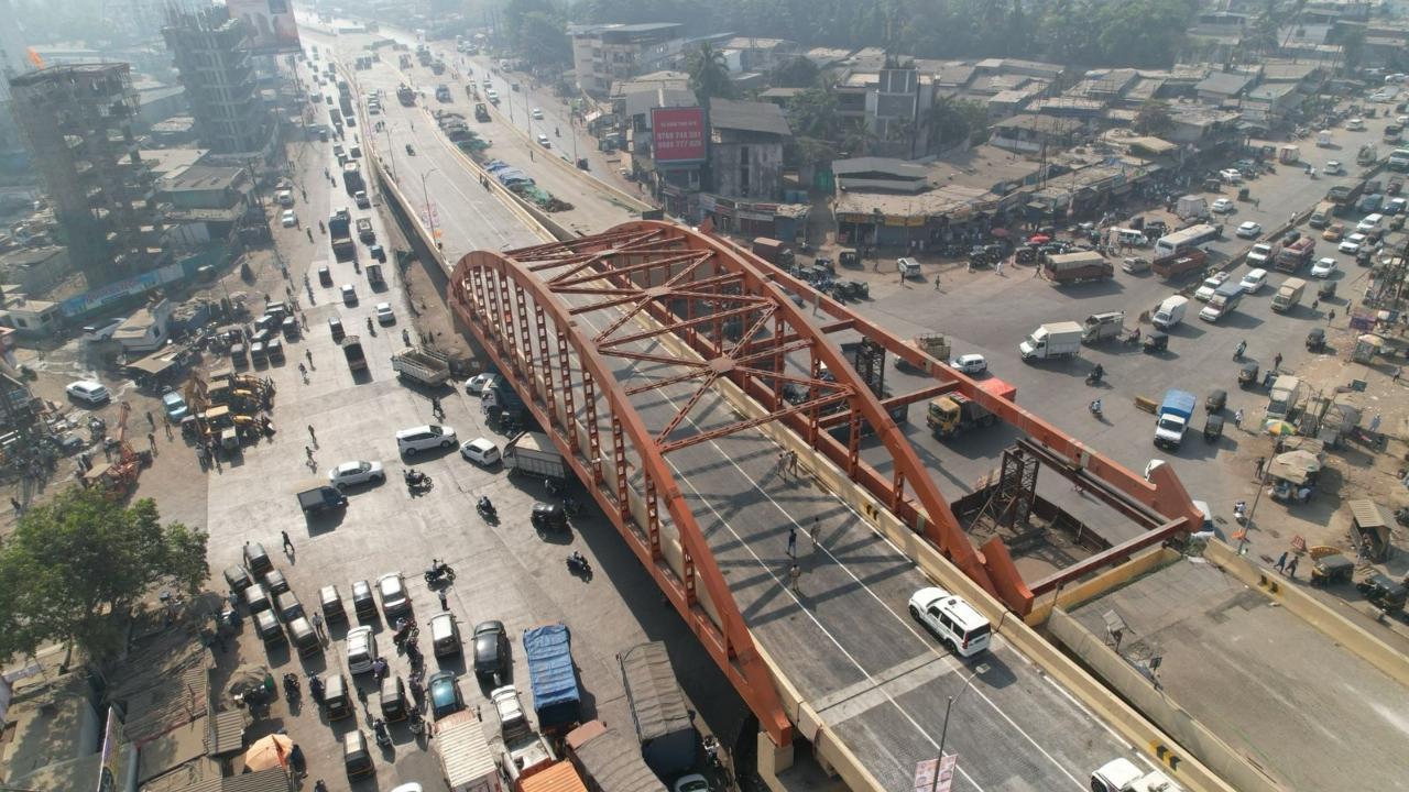 The Shil Phata flyover in its entirety is equipped with 3 + 3 lanes covering a total width of 24 metres, and it extends for a length of 739.5 metres. Pics/MMRDA
