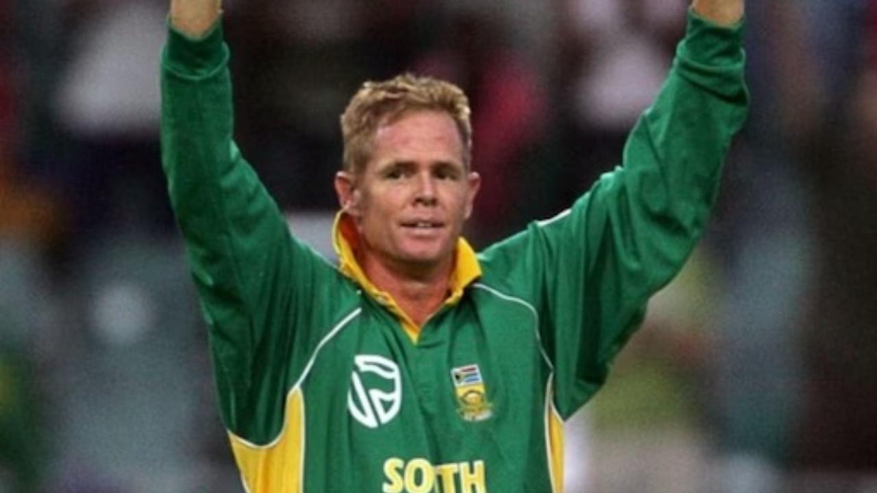 Shaun Pollock
Former South Africa player Shaun Pollock also has 7,386 runs and 829 international wickets to his name. He is the fifth player on the list