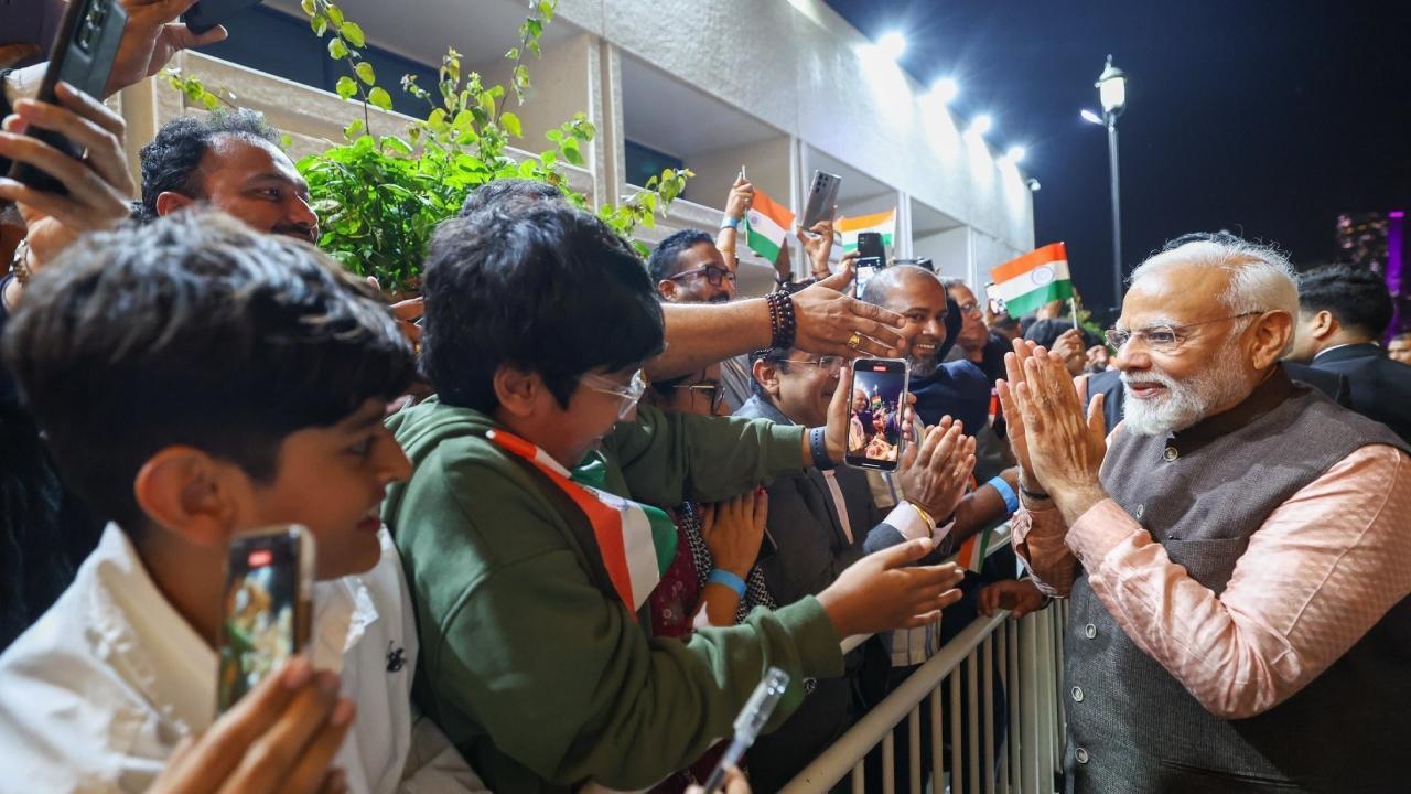PM Modi receives grand welcome by Indian diaspora in Qatar