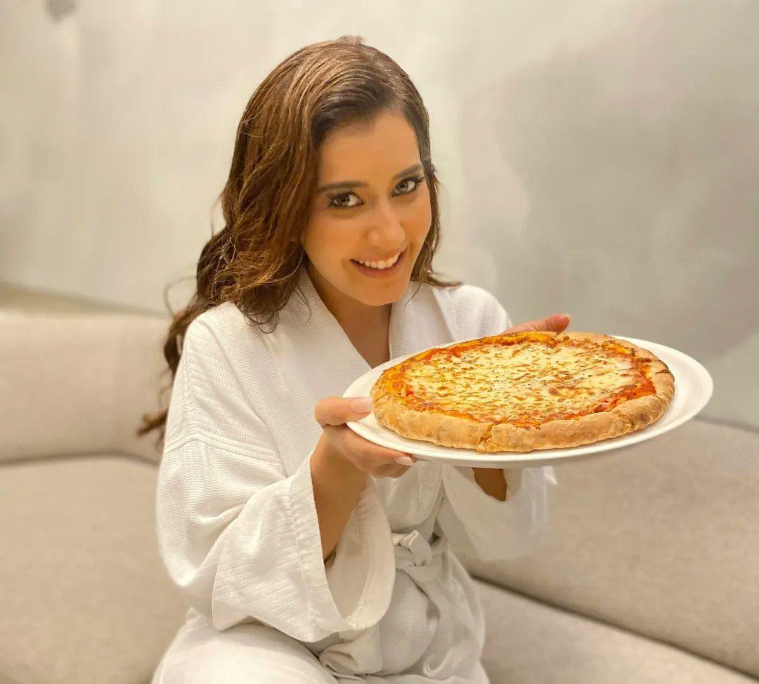 How cute does Raashi Khanna look while posing with a full pizza?  The actress looked like the picture of bliss!