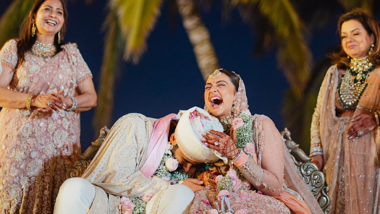 For the evening wedding, Rakul envisioned a contemporary yet vibrant persona, a vision Tarun Tahiliani brought to life with finesse. An intricately hand-embroidered lehenga, bedecked with three-dimensional floral motifs in captivating ivory and blush hues, captured the essence of modern allure