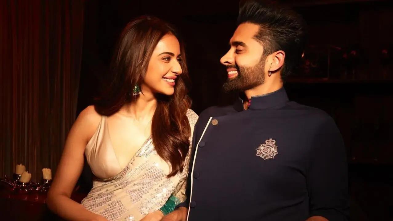 With so much going on and so much new information coming out every minute, we have decided to give you easy access to all you need to know about Rakul Preet Singh and Jackky Bhagnani's wedding. Check it out