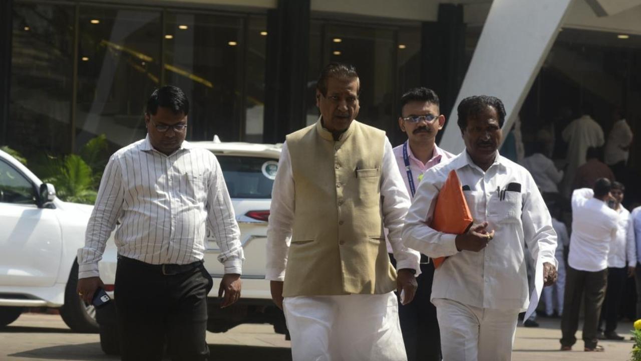 Chandrakant Handore, a Dalit leader from the Congress, also filed his nomination. He was accompanied by Maha Vikas Aghadi (MVA) leaders