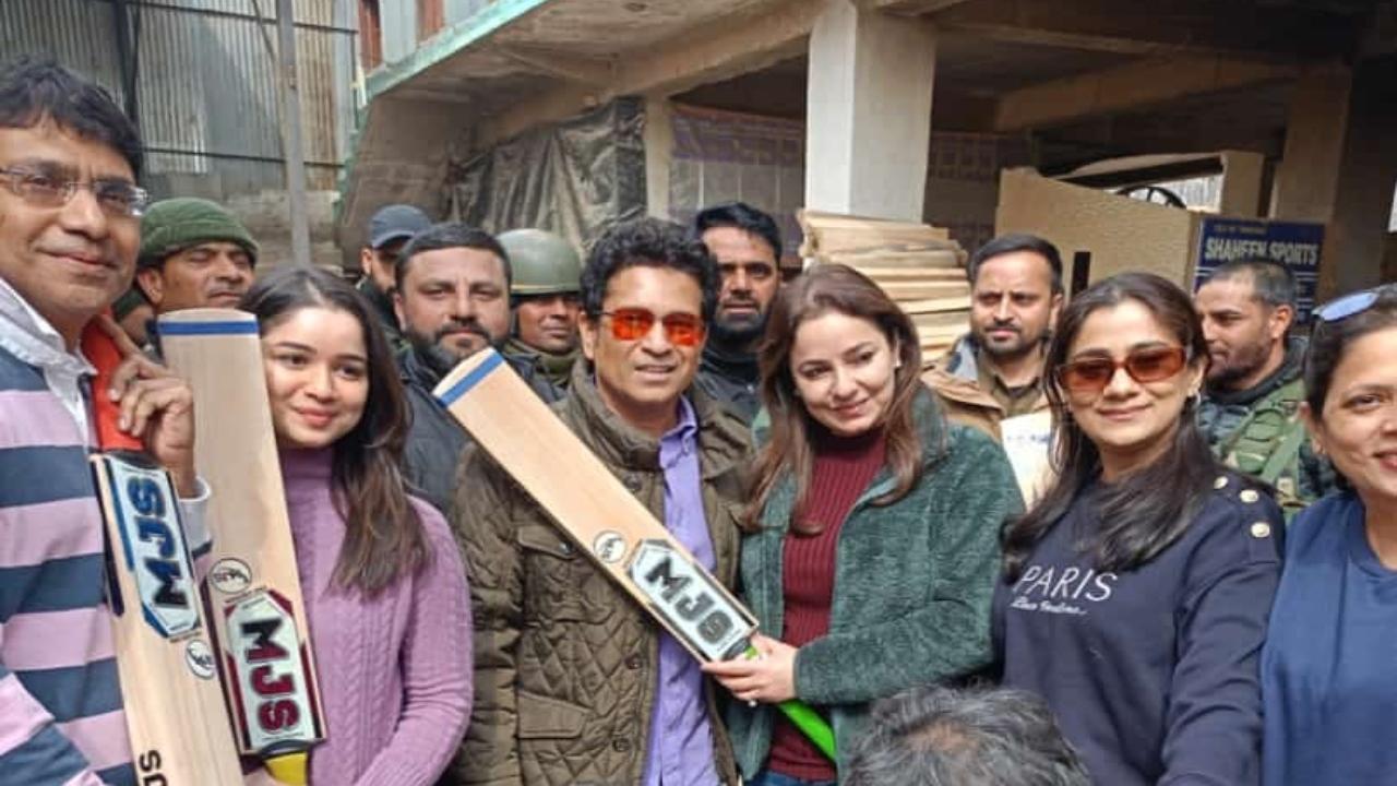 Sachin Tendulkar pleased with the quality of Kashmir willow bats