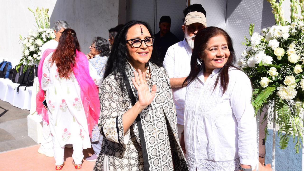 Bollywood actress Ila Arun arrives at Famous Studio, Mahalaxmi to pay homage to the voice that made generations gravitate towards radio as a lifelong companion