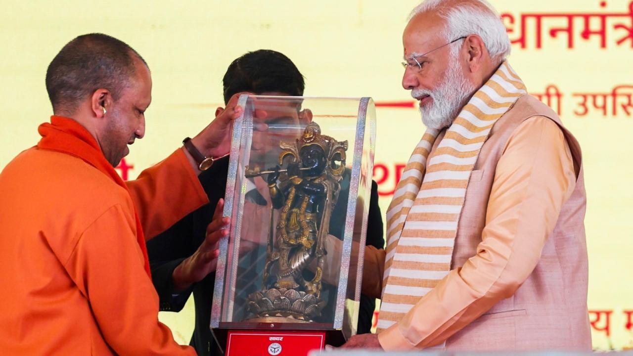PM Modi noted that the country is not only bringing back its ancient idols from foreign countries, but also getting record foreign investments