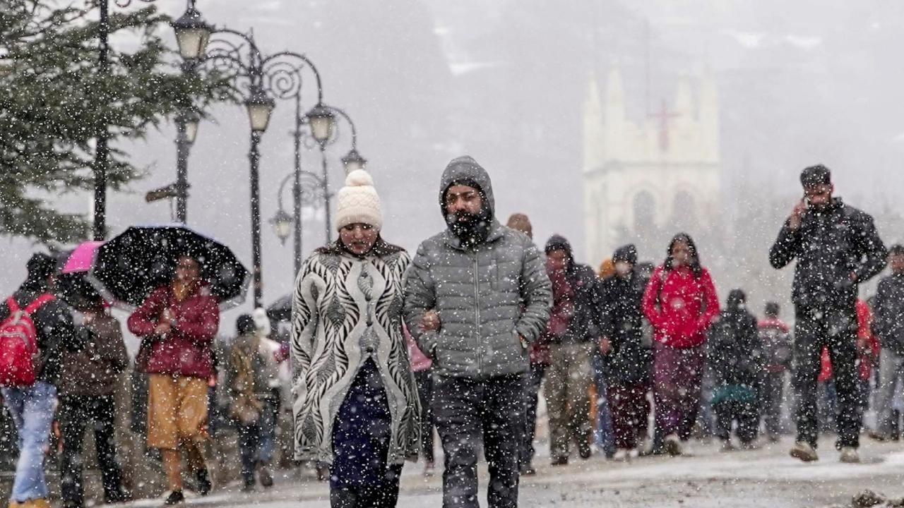Himachal Pradesh capital, Shimla and its adjoining areas witnessed intermittent snowfall with overcast skies on Saturday